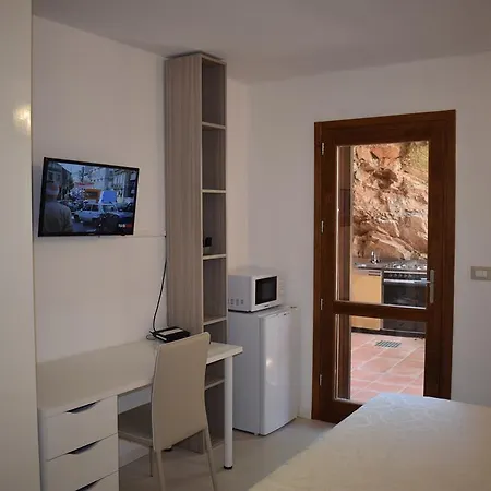 Villaggio Est